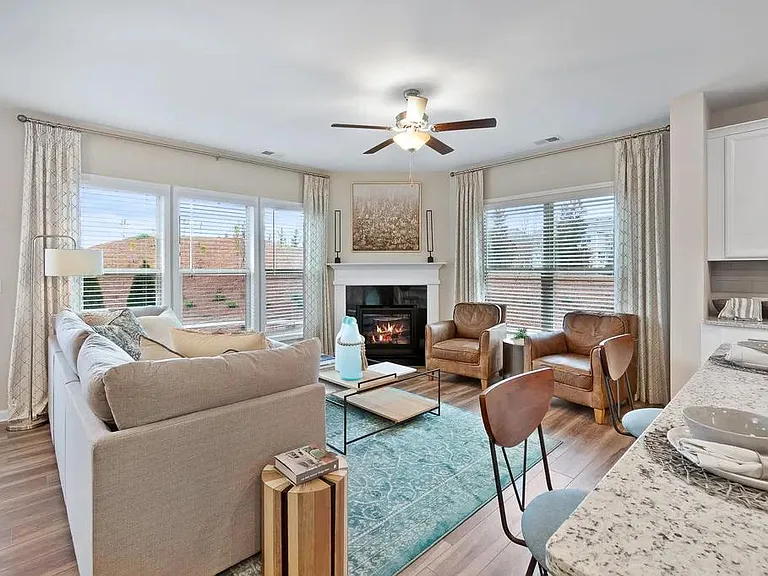 1221 Foxcroft Ln — Photo 14