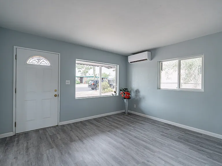 1231 E Lee St — Photo 6