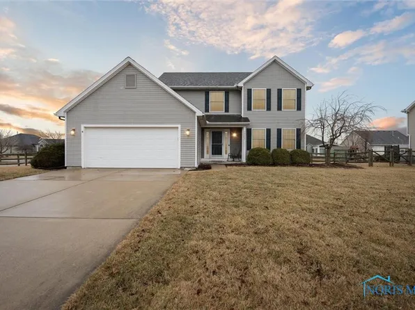 1701 Horseshoe Bend Dr, Perrysburg, OH 43551