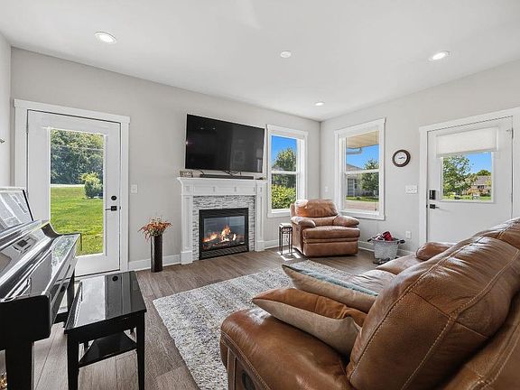 5th image of 137 Bristle Way