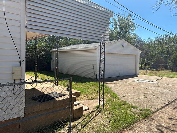 3rd image of 3013 Avenue Q