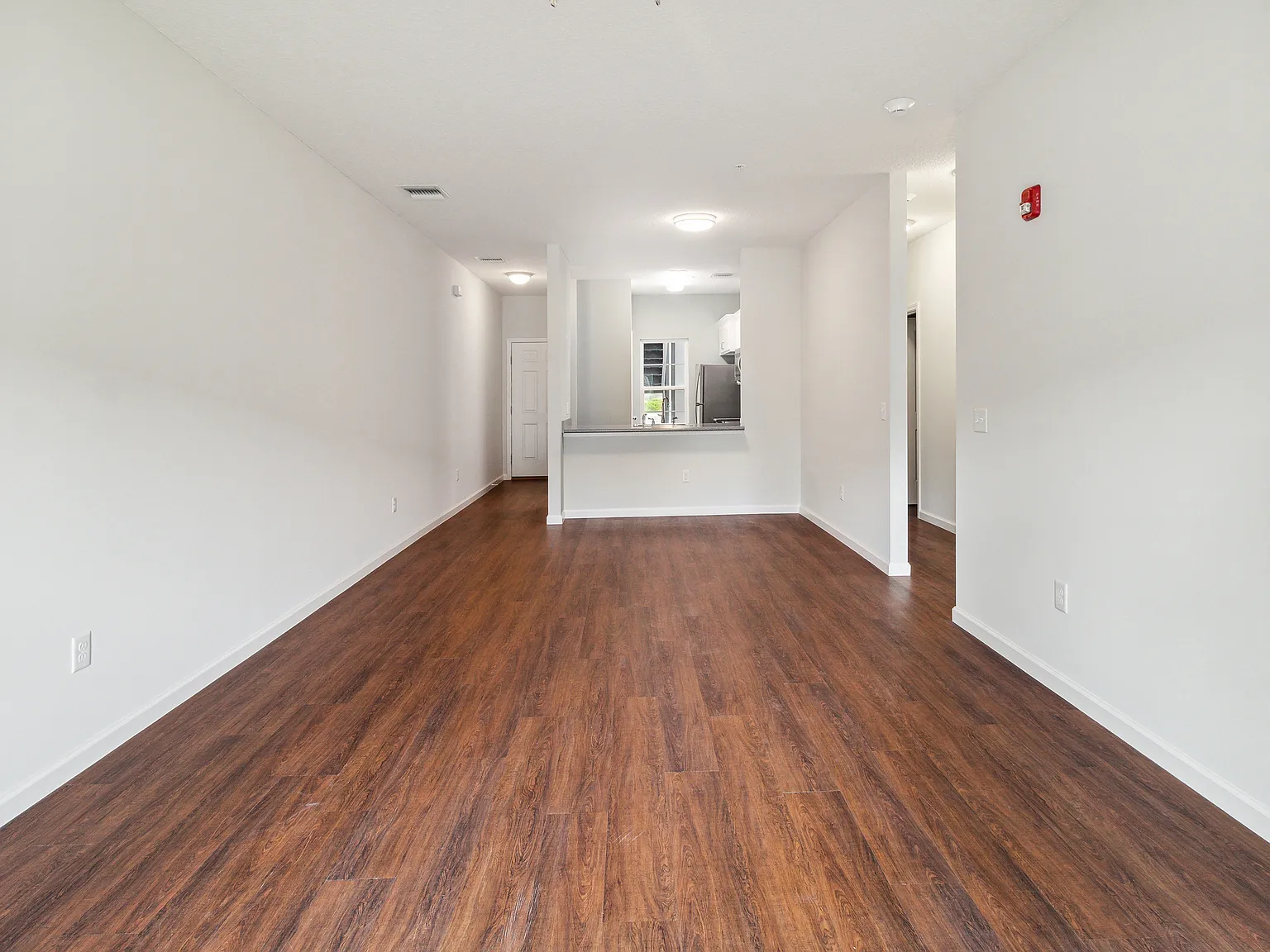 2 bed, 1000 sqft, $1,650 — Photo 3