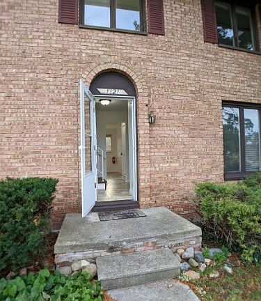 3rd image of 1121 River Forest Dr