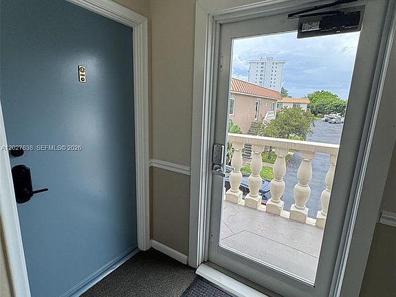 5th image of 1950 N Andrews Ave #205D