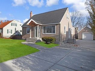 344 N Erie Ave, Lindenhurst, NY 11757