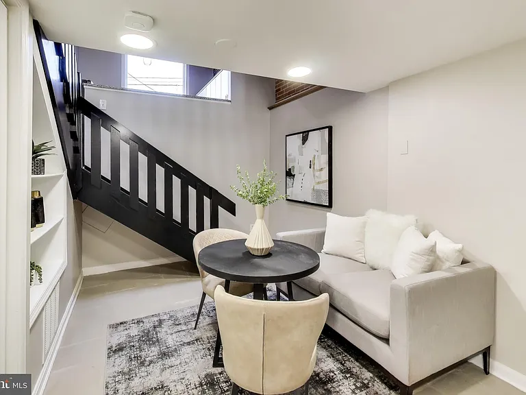 1238 Linden Pl NE — Photo 21