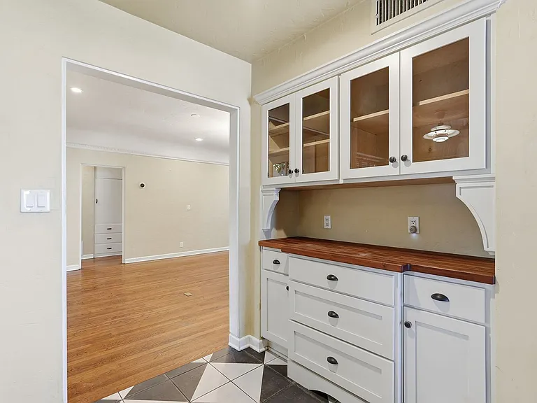 1238 W Coronado Rd — Photo 13