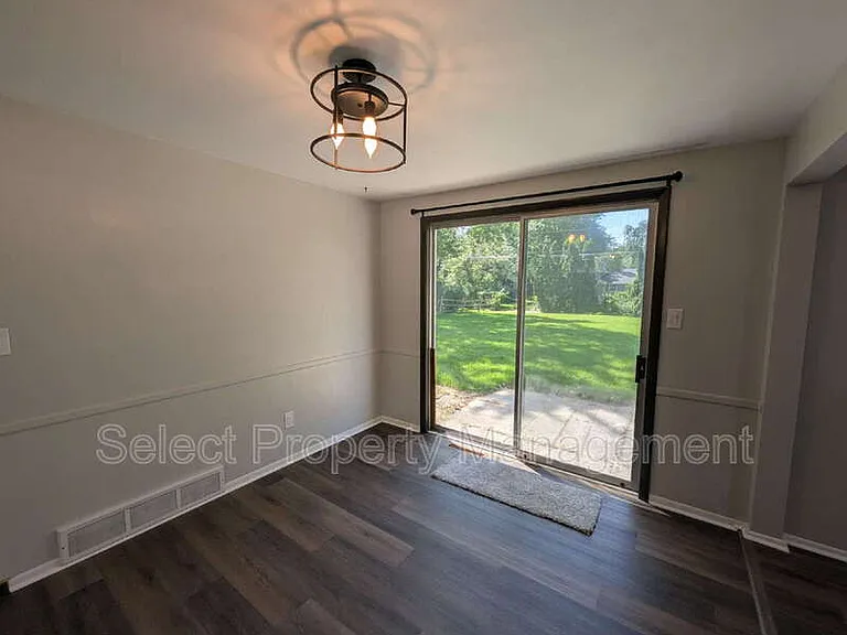 4920 Desoto Dr — Photo 7