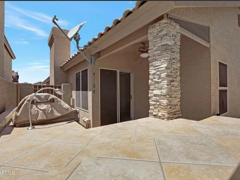 1075 N Saguaro St — Photo 24