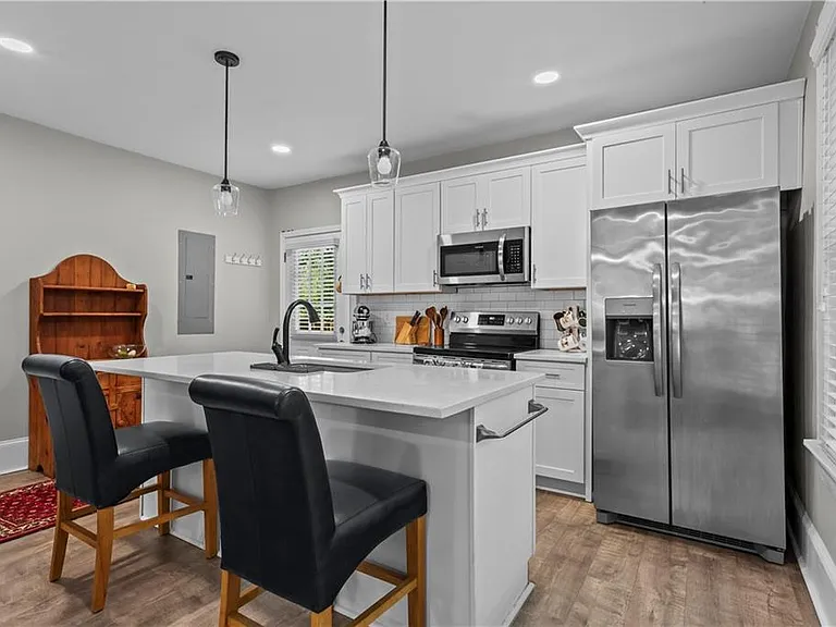 285 Henry St SE — Photo 11