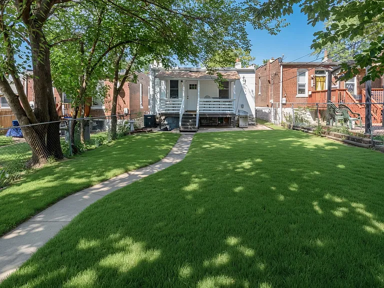 3960 Tholozan Ave — Photo 33