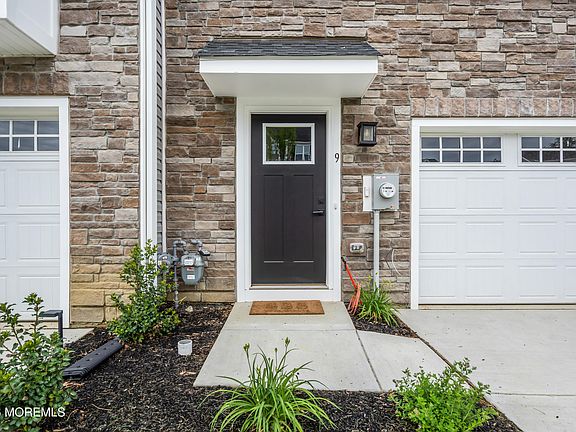 2nd image of 9 Foxwood Dr