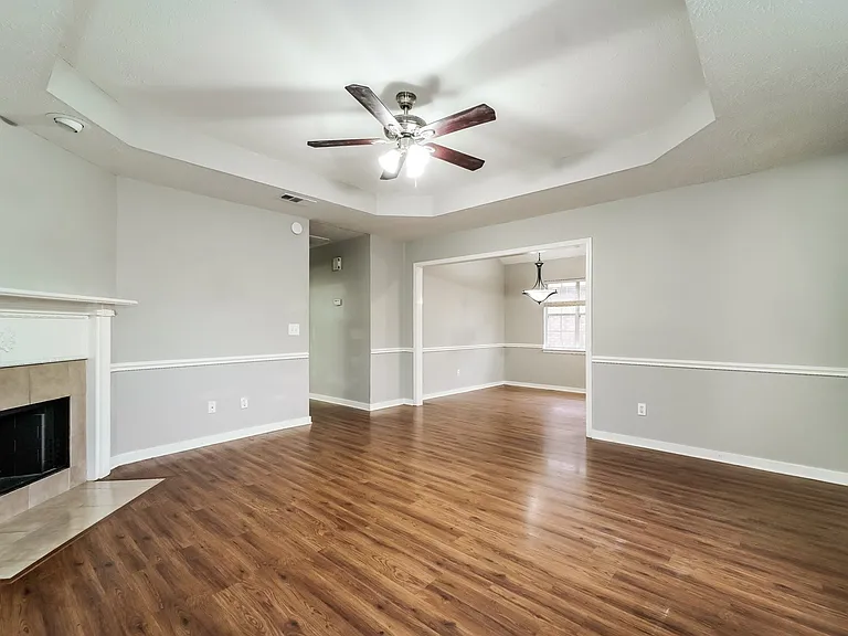 1659509_019_living_room_13481490.jpg