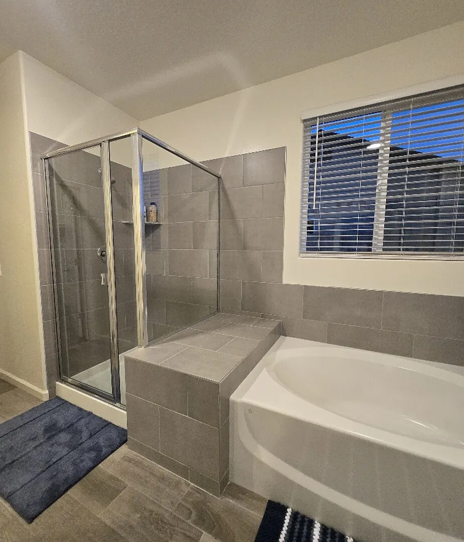 Elegant Tulare Retreat with Alluring Style and Comfort for Families — Photo 2