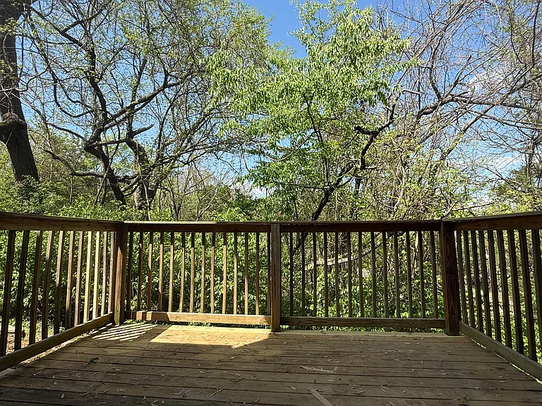 608 Sue Ct — Photo 5