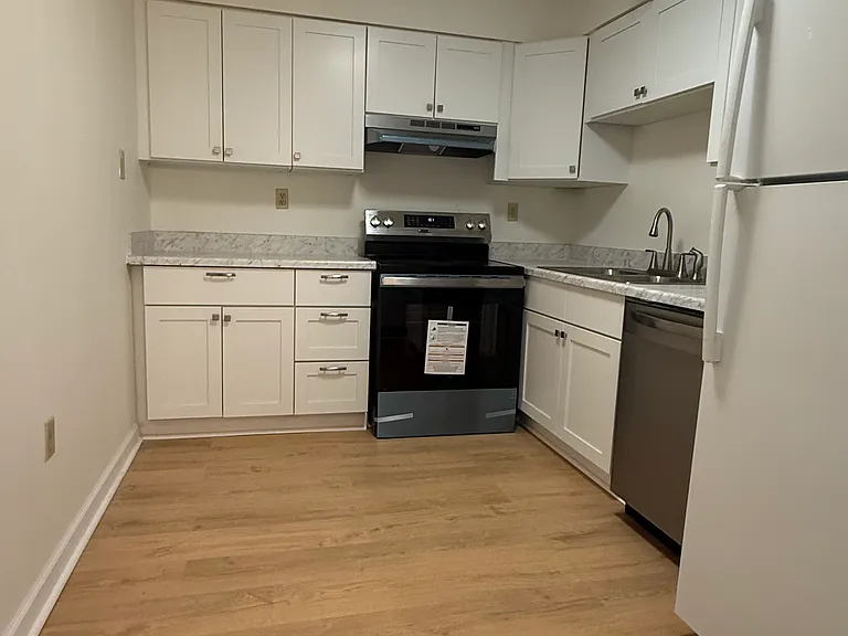 1825 Saint Julian Pl #18E — Photo 3