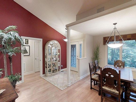 2nd image of 121 Creek View Dr