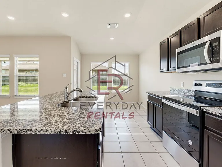 5605 Madelyn Dr — Photo 6