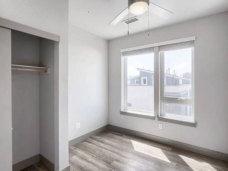 4923 King St — Photo 72