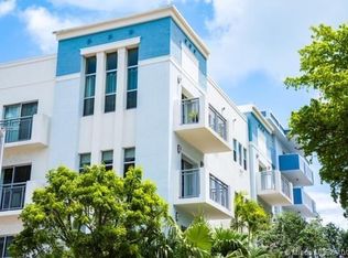 1040 10th St APT 302, Miami Beach, FL 33139