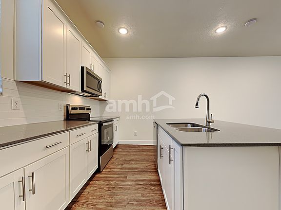 4th image of 11032 S Trocadero Ave