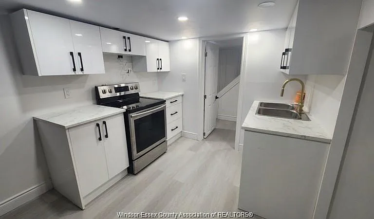 989 Oak St #LOWER — Photo 2
