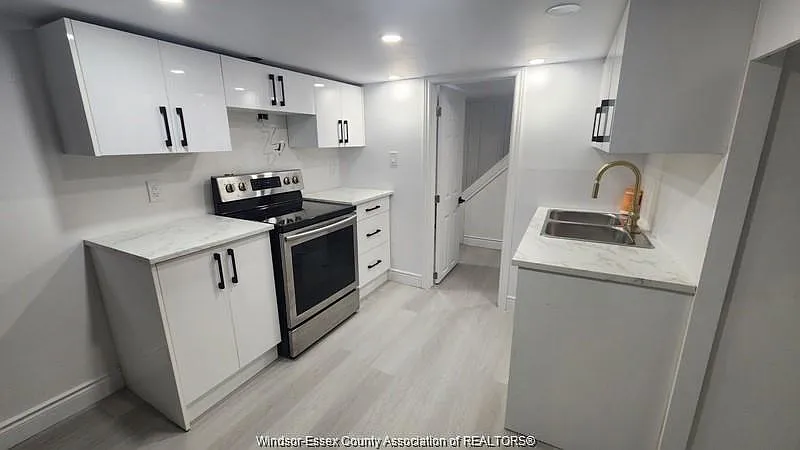 Building Photo - 989 Oak St #LOWER
