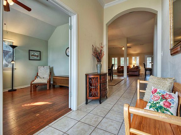 3rd image of 6620 Orchard Hill Dr