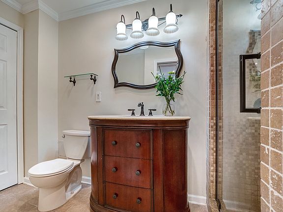 5th image of 78 Cambridge Pl