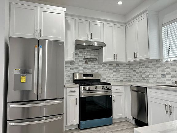4th image of 6860 1/2 Gentry Ave
