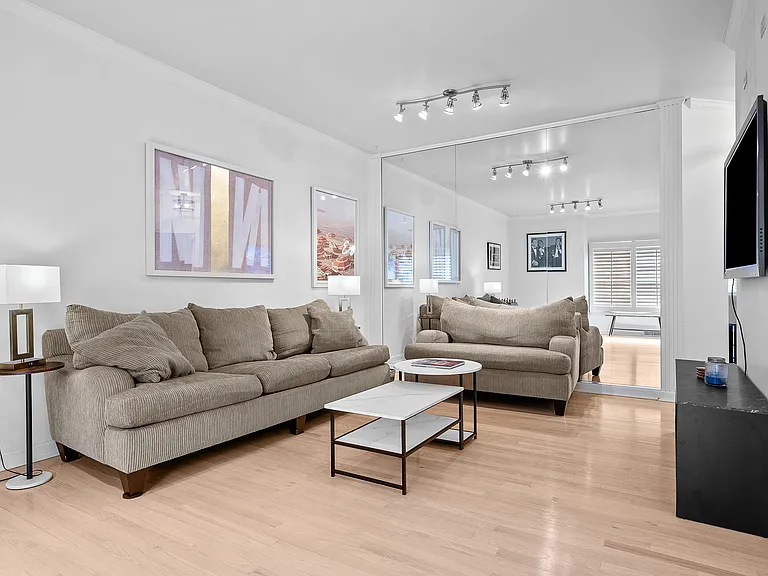 302 Kingsberry Cir — Photo 8