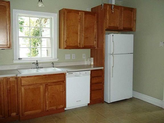3rd image of 125 Buttonwood Ave