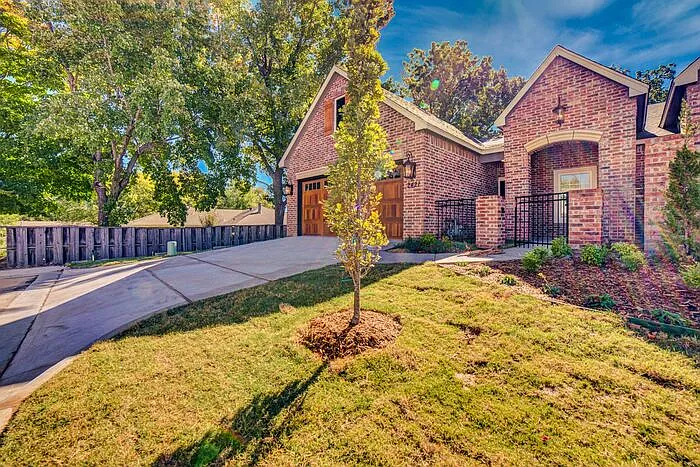 2420 W Imperial Ct — Photo 3