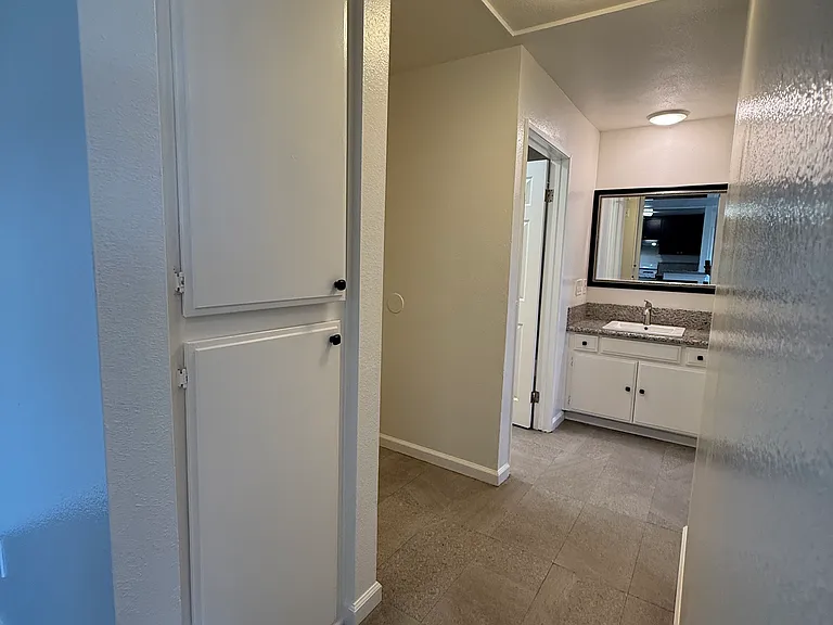 1600 W Carson St #212 — Photo 2