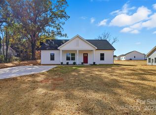 126 N Main St, Granite Falls, NC 28630