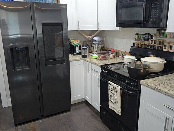4th image of 401 S Newton St #2