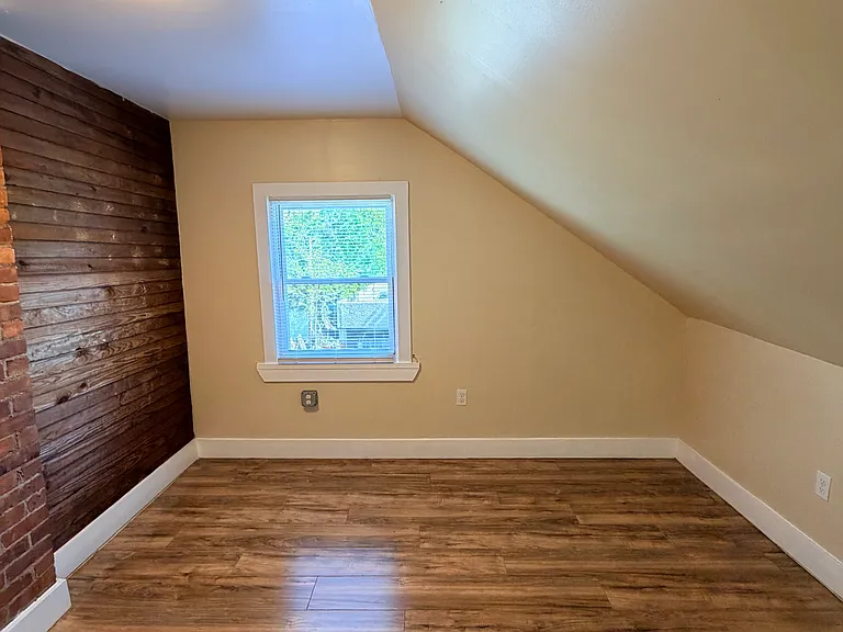 703 George St — Photo 19
