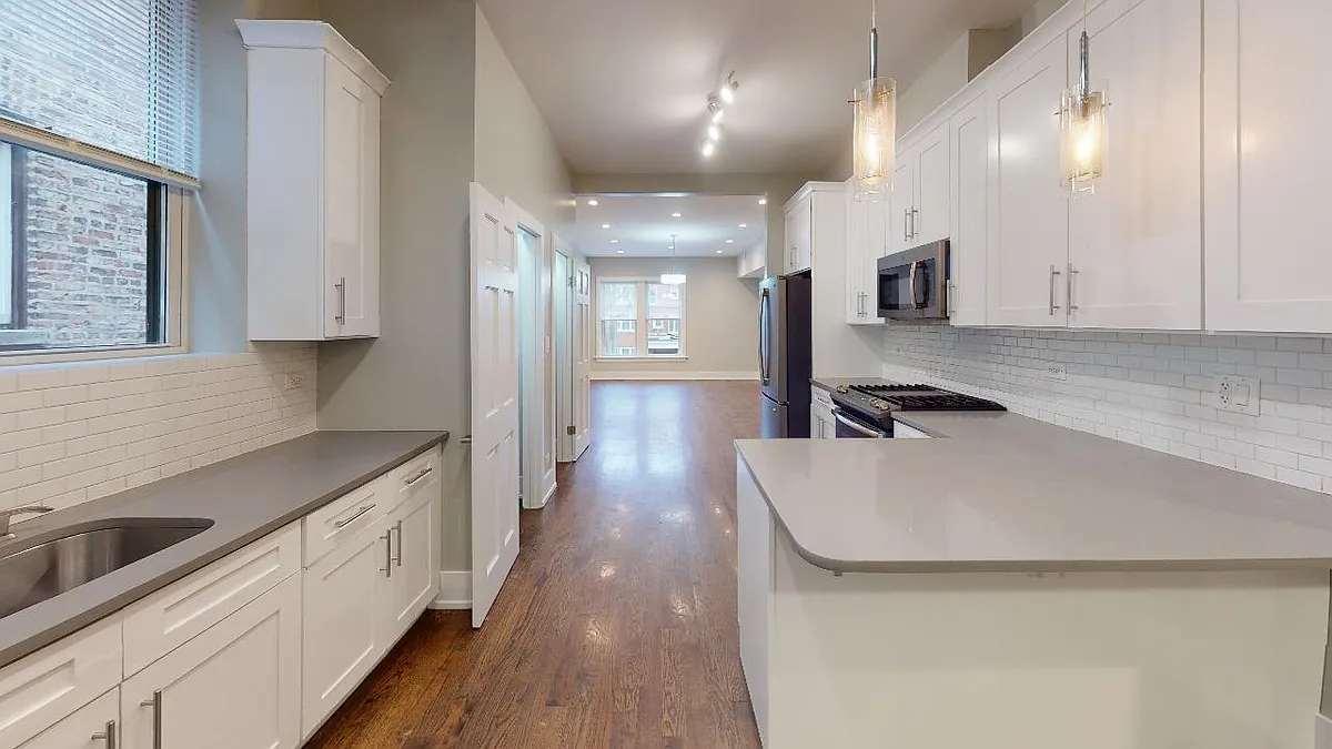 Building Photo - 1027 E Hyde Park Blvd #1