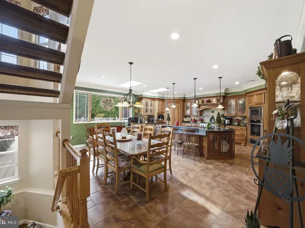 51 Stonehedge Dr, East Windsor, NJ 08520