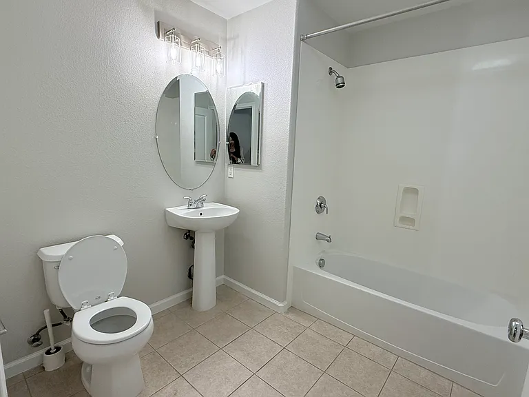 2051 Oakland Rd — Photo 4