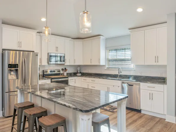 8321 Randall Dr, Navarre, FL 32566