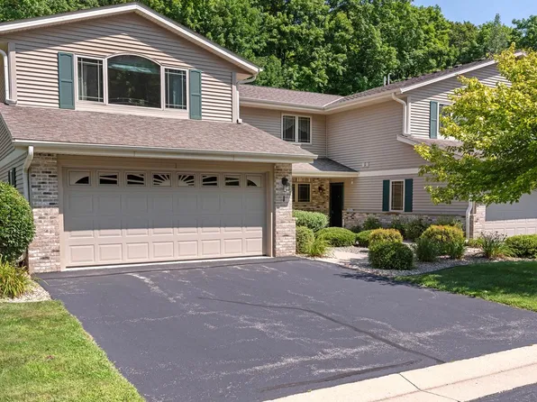 1025 Shadowood CIRCLE #1, West Bend, WI 53095