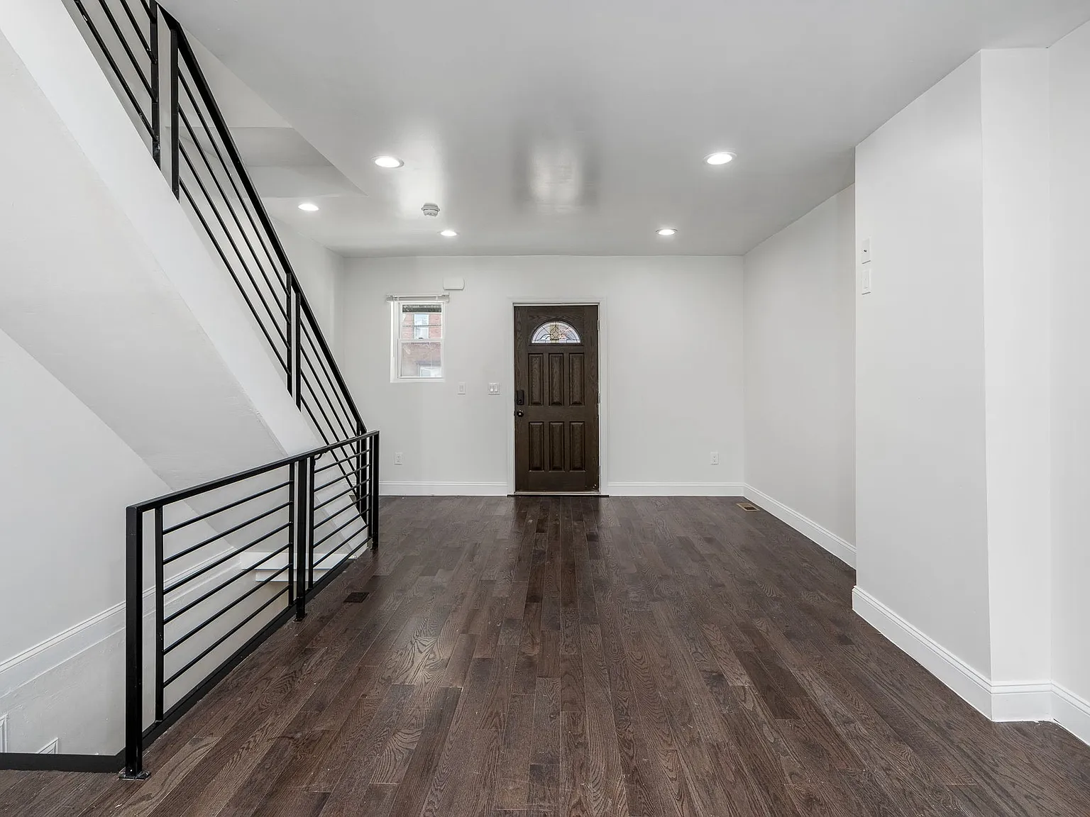 3 bed, 990 sqft, $1,850 — Photo 2