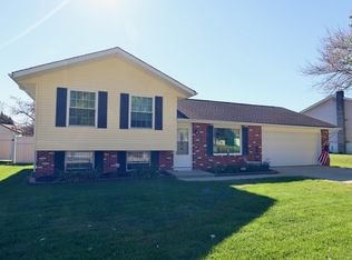 230 Williamsburg Ln, Lancaster, OH 43130
