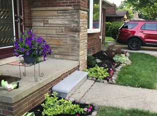 15963 Rose Dr, Allen Park, MI 48101