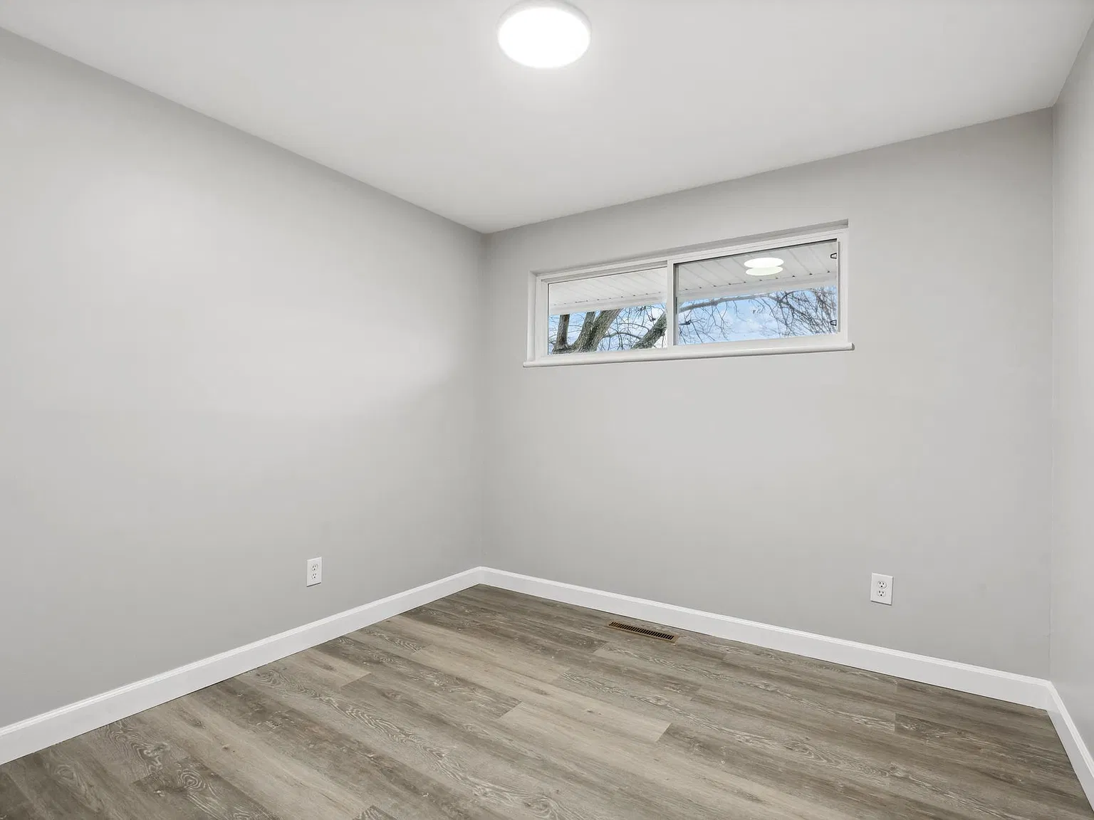3 bed, 1080 sqft, $2,000 — Photo 3