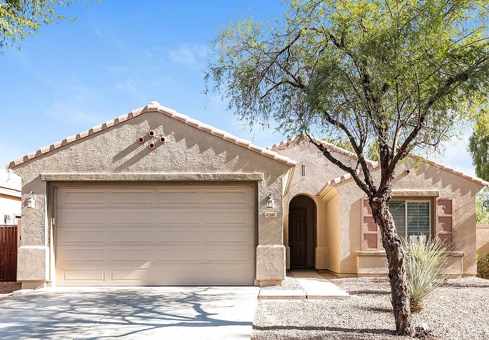 4716 E Cloudburst Dr