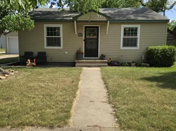 107 W 4th St, Haven, KS 67543