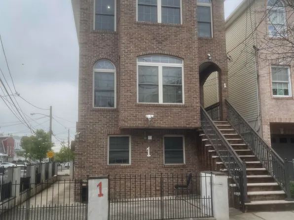 1 Montrose Avenue image 1 of 18