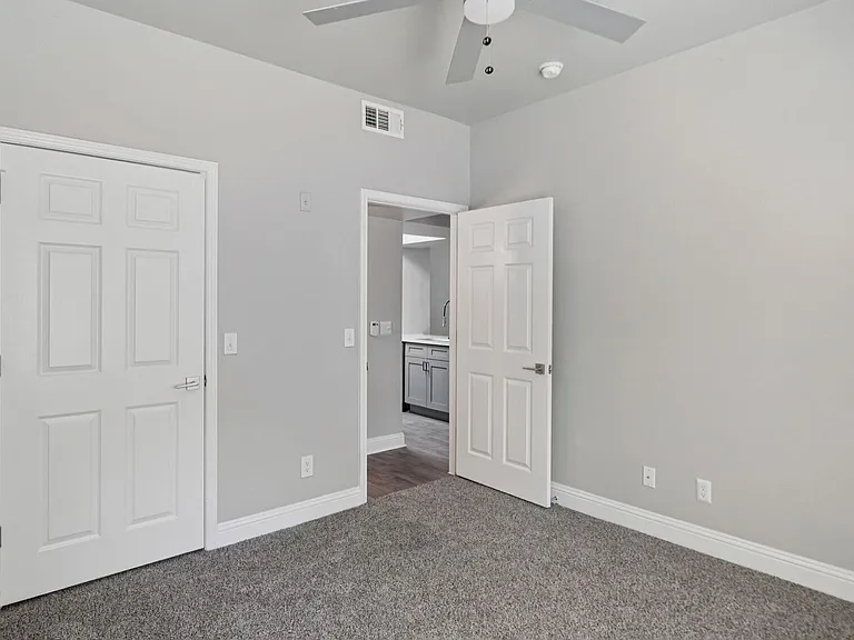 Larkin Apartment Homes — Photo 103